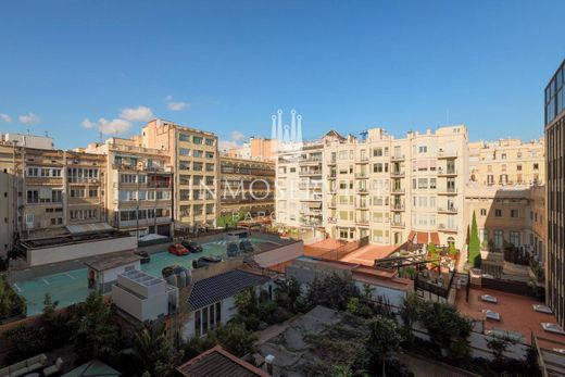 Apartment / Etagenwohnung in Barcelona, Provinz Barcelona