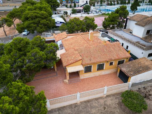 بيت مستقل ﻓﻲ Playas de Orihuela, Provincia de Alicante