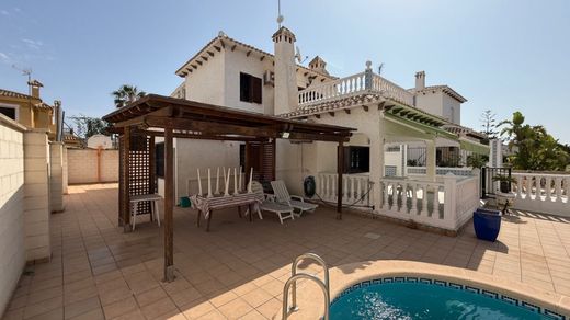 Villa in Playas de Orihuela, Alicante
