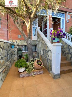 Velilla de San Antonio, マドリッドの一戸建て住宅