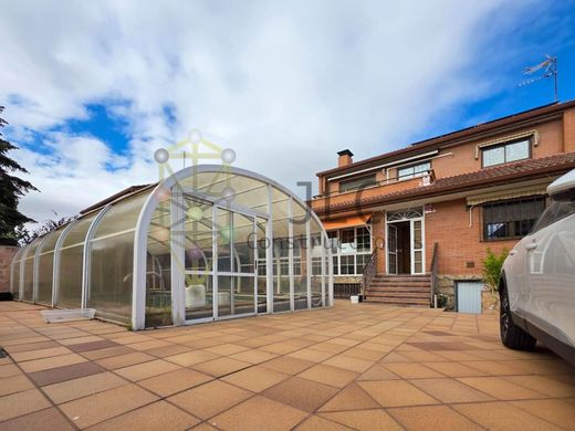 단독 저택 / Fuente el Saz de Jarama, Provincia de Madrid