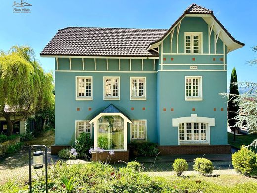 Einfamilienhaus in Cambre, Provincia da Coruña