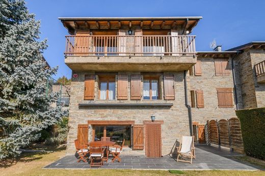 Einfamilienhaus in Estavar, Pyrénées-Orientales