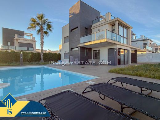 Villa en Playas de Orihuela, Provincia de Alicante