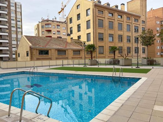 Apartment / Etagenwohnung in Saragossa, Aragonien