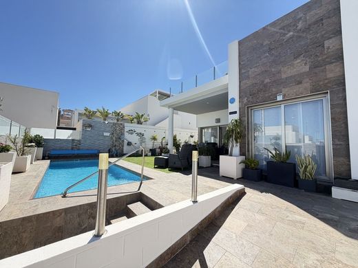 Villa in Playas de Orihuela, Alicante
