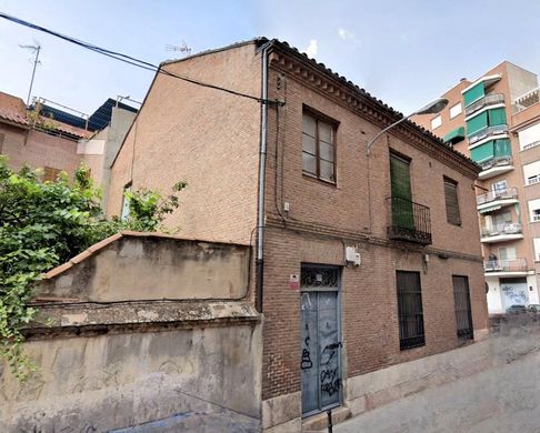 Alcalá de Henares, マドリッドのアパートメント・コンプレックス