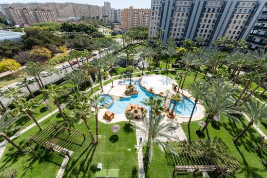 Apartment / Etagenwohnung in Alicante, Provinz Valencia