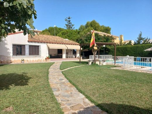 Villa in Playas de Orihuela, Alicante
