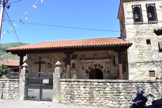 Dom miejski w Rionansa, Provincia de Cantabria