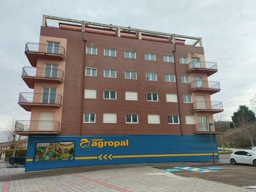 Wohnkomplexe in Villamuriel de Cerrato, Provincia de Palencia