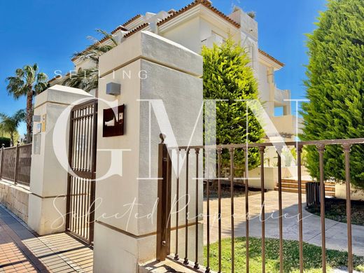 Apartment / Etagenwohnung in Finestrat, Alicante