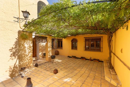 ‏בית חד-משפחתי ב  Huétor Vega, Provincia de Granada