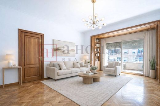 Apartment / Etagenwohnung in Barcelona, Provinz Barcelona