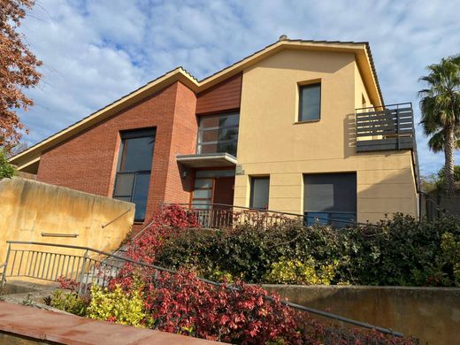 Mehrfamilienhaus in La Roca del Vallès, Provinz Barcelona
