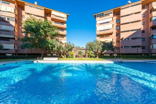 Apartment / Etagenwohnung in Alicante, Provinz Valencia