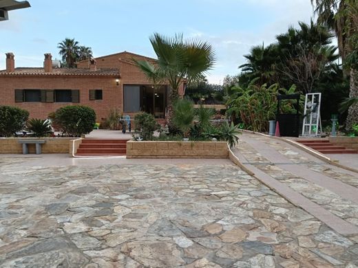 Detached House in Villajoyosa, Alicante