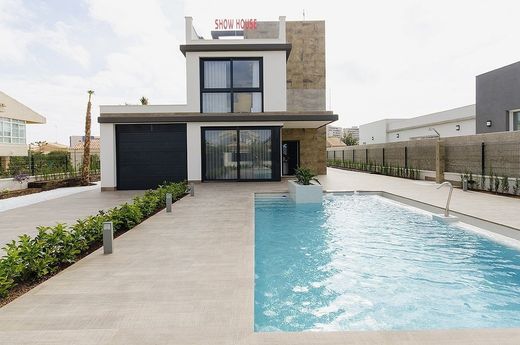 Villa in Playas de Orihuela, Alicante