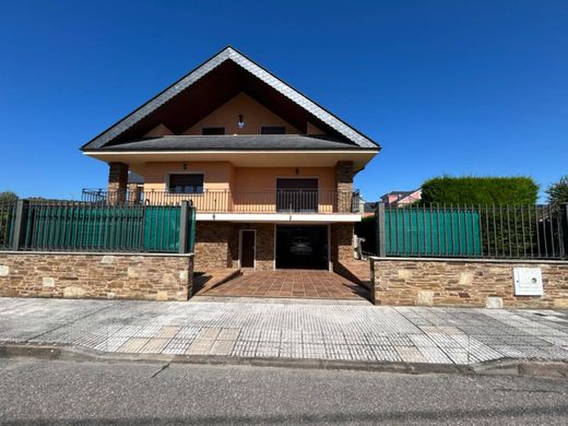 Detached House in Cacabelos, Leon