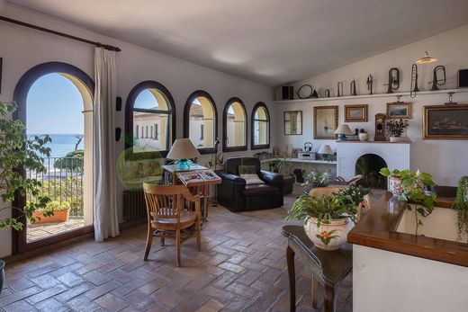 Villa in Vilanova i la Geltrú, Province of Barcelona