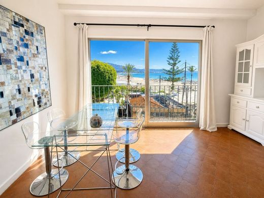 Apartment / Etagenwohnung in Marbella, Málaga