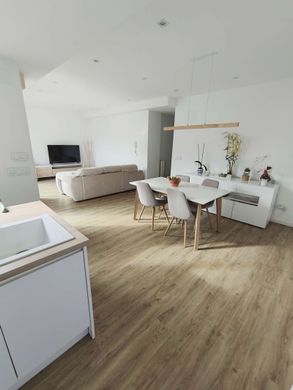 Apartment / Etagenwohnung in Valencia, Provinz Valencia