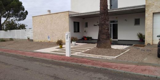 Detached House in Palomares del Río, Province of Seville