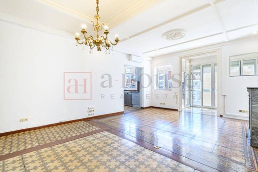 Apartment / Etagenwohnung in Barcelona, Provinz Barcelona
