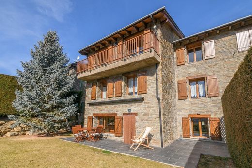 Einfamilienhaus in Estavar, Pyrénées-Orientales
