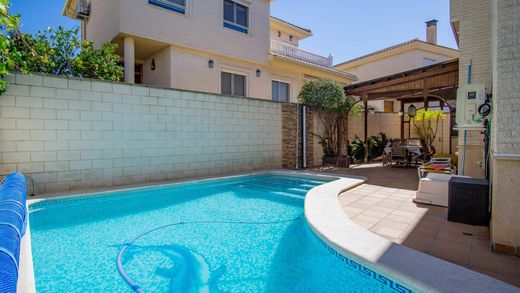 Casa en Petrel, Provincia de Alicante
