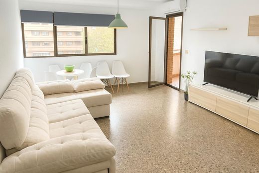 Apartment / Etagenwohnung in Valencia, Provinz Valencia