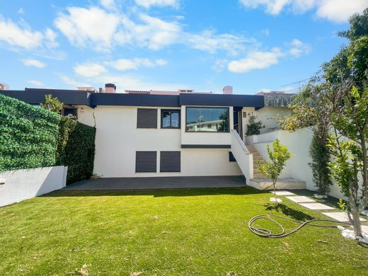 Semidetached House in Amadora, Lisbon