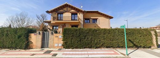 Detached House in Villaquilambre, Leon