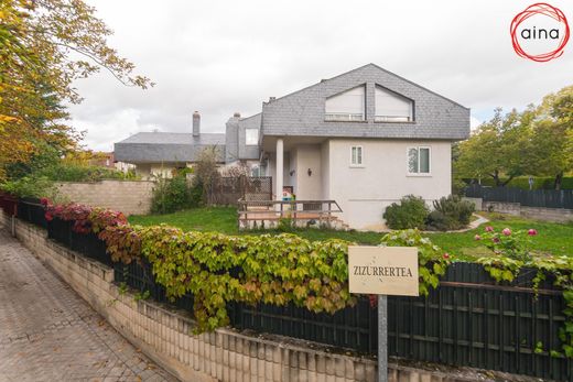 Mehrfamilienhaus in Zizur Mayor, Provinz Navarra
