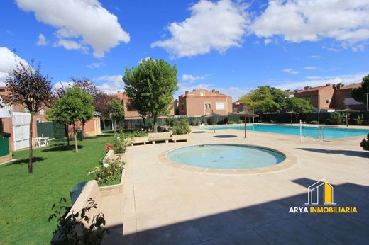 Semidetached House in Torrejón de Ardoz, Province of Madrid