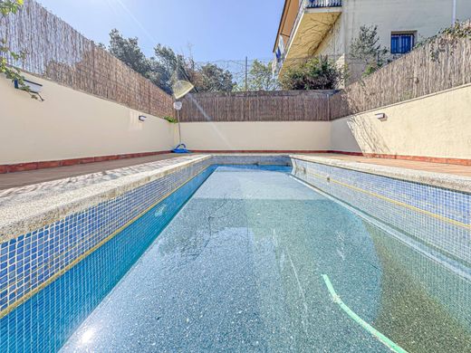 Luxus-Haus in Canyelles, Provinz Barcelona