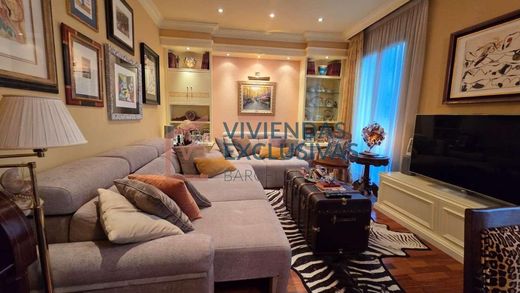 Apartment / Etagenwohnung in Barcelona, Provinz Barcelona