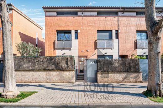 Casa di lusso a Santa Perpètua de Mogoda, Província de Barcelona