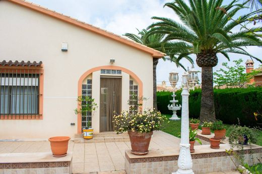Villa in Playas de Orihuela, Alicante