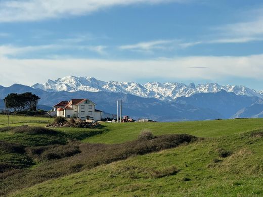 Land in San Vicente de la Barquera, Province of Cantabria
