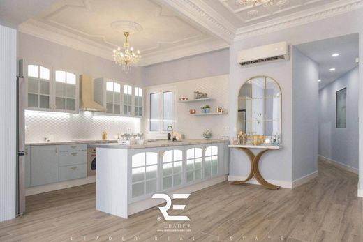 Apartment / Etagenwohnung in Valencia, Provinz Valencia