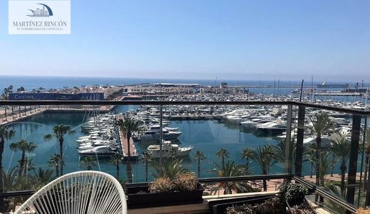 Apartment / Etagenwohnung in Alicante, Provinz Valencia