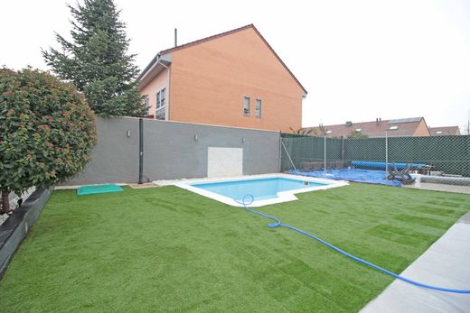 Смежная Вилла, Villalbilla, Provincia de Madrid