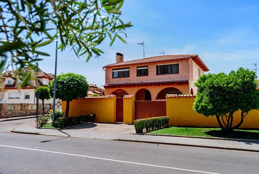 Detached House in Yunquera de Henares, Guadalajara