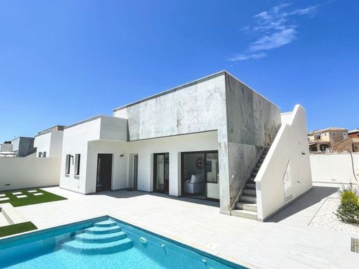 Villa in Pilar de la Horadada, Alicante