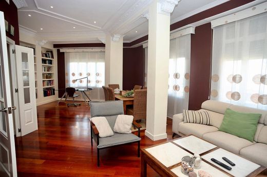 Apartment / Etagenwohnung in Valencia, Provinz Valencia