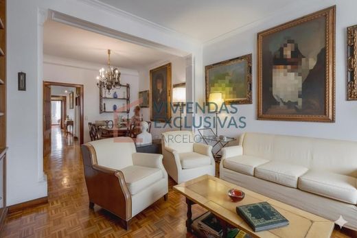 Apartment / Etagenwohnung in Barcelona, Provinz Barcelona