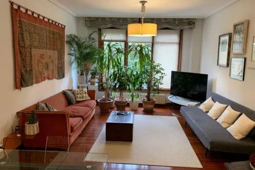 Apartment / Etagenwohnung in Bilbao, Biscaya