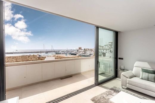 Apartment / Etagenwohnung in Marbella, Málaga