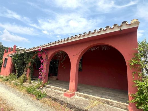 ﻣﻨﺰﻝ ﺭﻳﻔﻲ/ ﺑﻴﺖ ﻤﺰﺭﻋﺔ ﻓﻲ Estepona, Provincia de Málaga